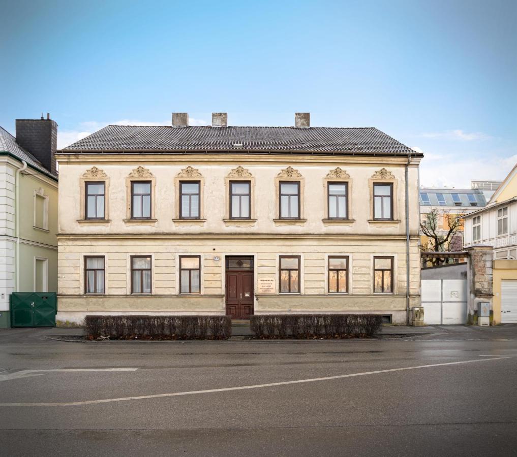 City Appartement Wagram Am Hauptbahnhof Sankt Poelten Exterior foto