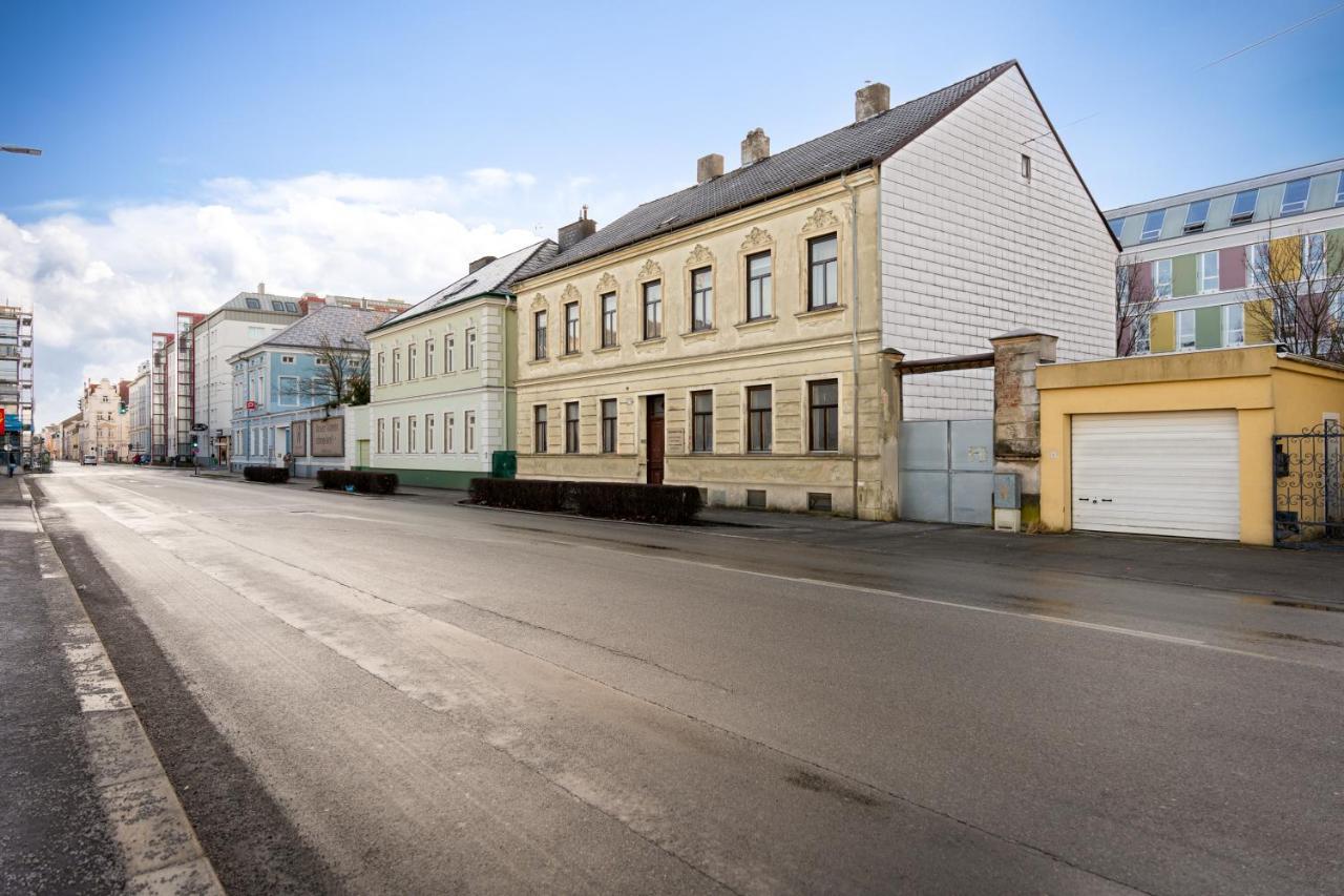 City Appartement Wagram Am Hauptbahnhof Sankt Poelten Exterior foto